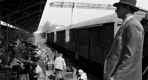 schindler's_list_frame_1738853267.355437.jpg