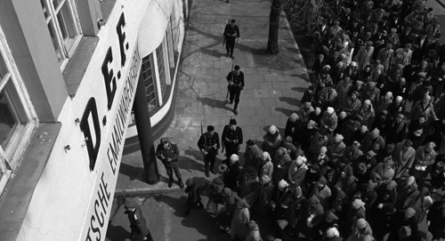 schindler's_list_frame_1738853278.6077573.jpg